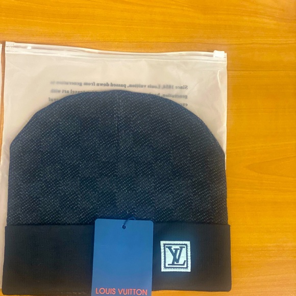 Lv monogram balck and grey checkered beanie.new - Picture 2 of 6